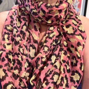 Beautiful scarf made by Rampage